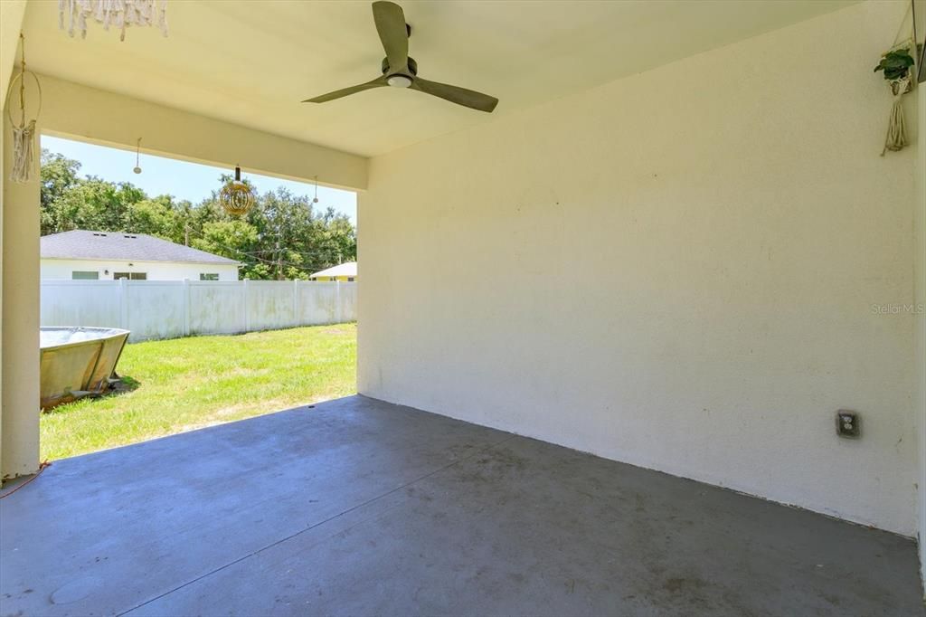 На продажу: $414,999 (4 спален, 2 ванн, 1738 Квадратных фут)