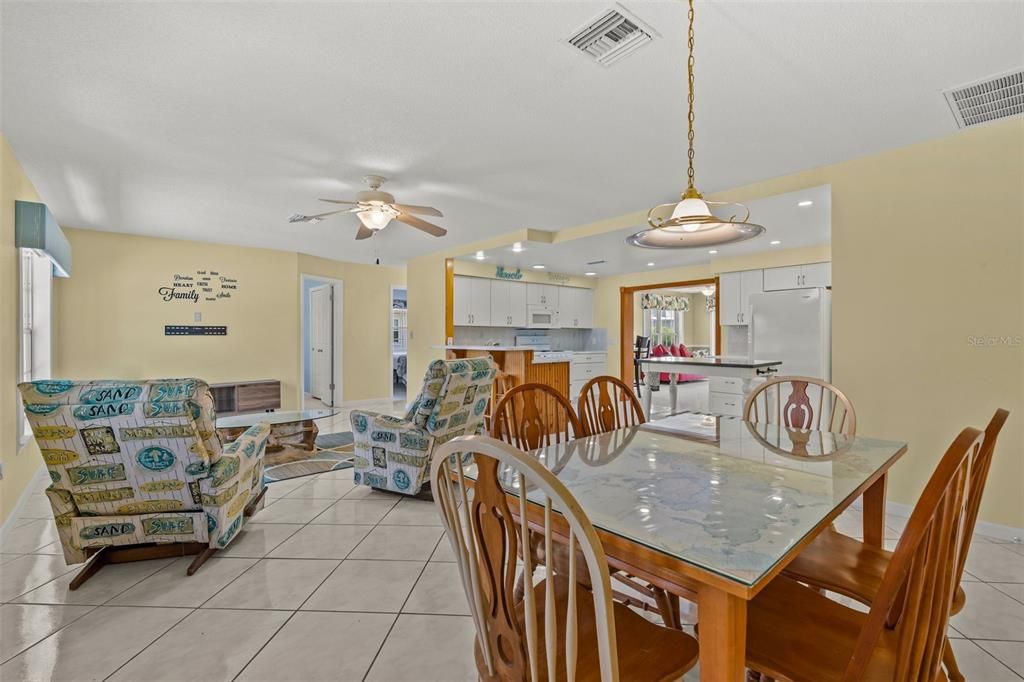 For Sale: $389,900 (3 beds, 2 baths, 1534 Square Feet)