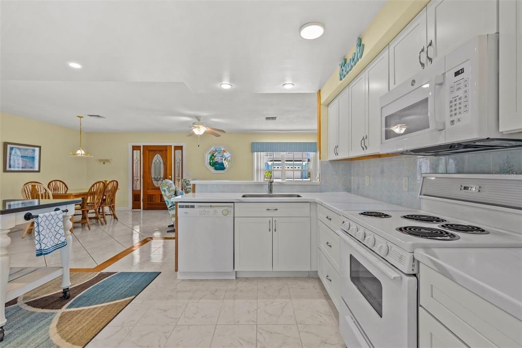 For Sale: $389,900 (3 beds, 2 baths, 1534 Square Feet)