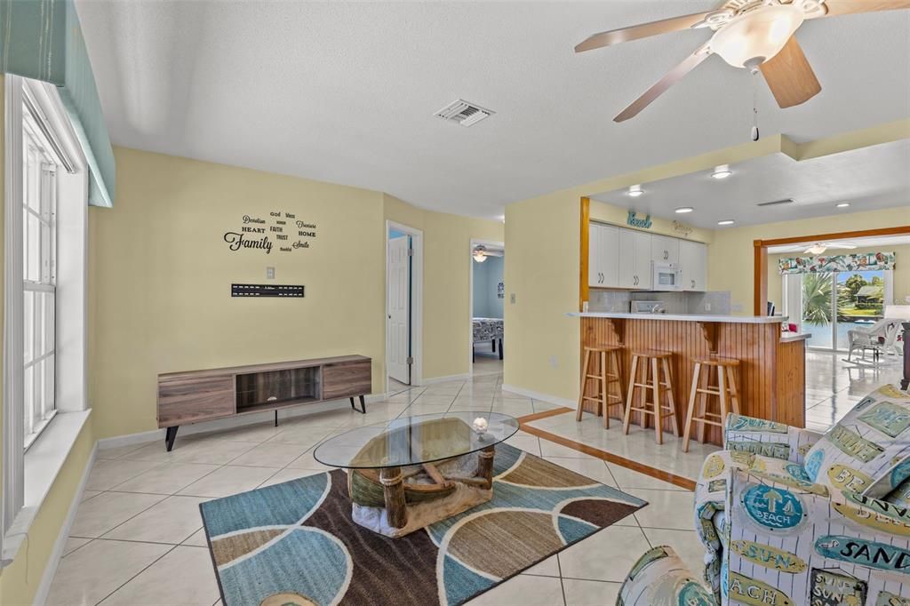 For Sale: $389,900 (3 beds, 2 baths, 1534 Square Feet)