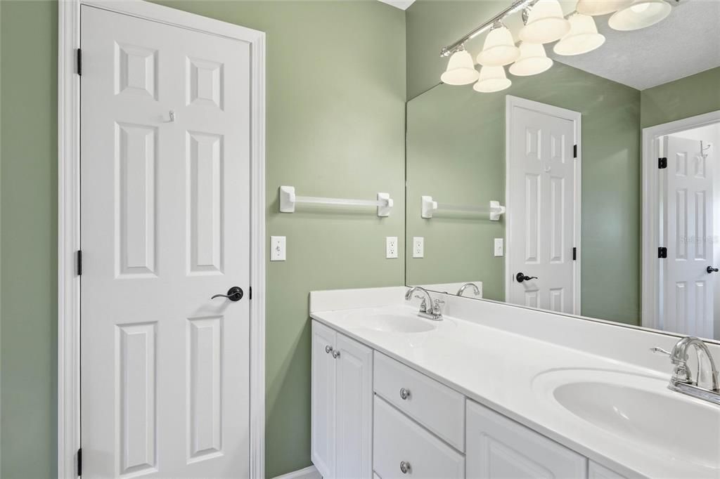 For Sale: $684,900 (5 beds, 4 baths, 2772 Square Feet)
