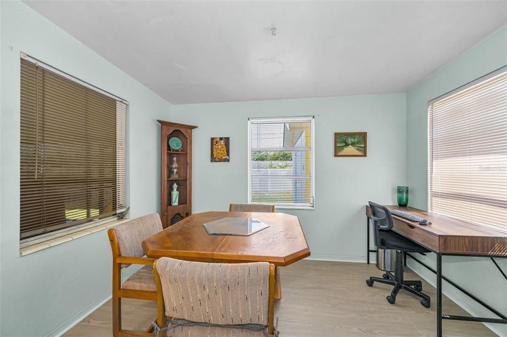 En Venta: $265,000 (3 camas, 1 baños, 1128 Pies cuadrados)