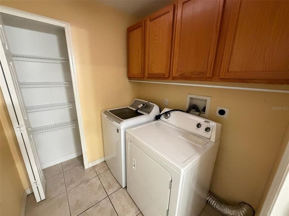 En Venta: $436,500 (4 camas, 2 baños, 2176 Pies cuadrados)