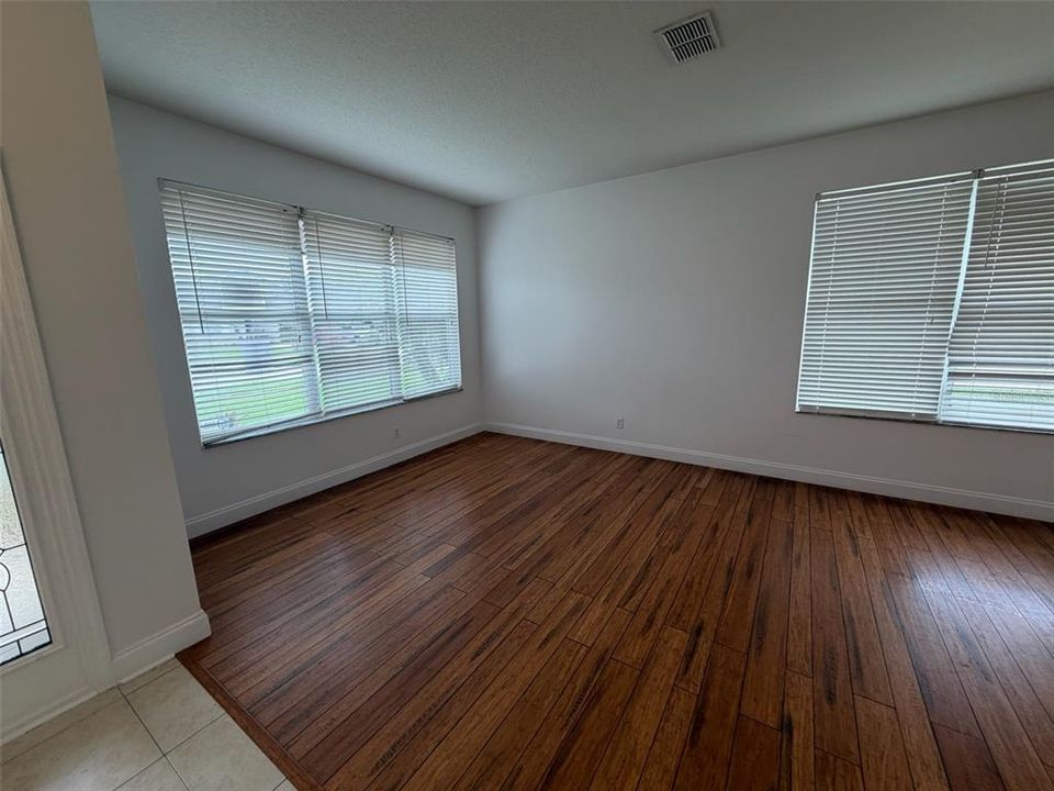 En Venta: $436,500 (4 camas, 2 baños, 2176 Pies cuadrados)