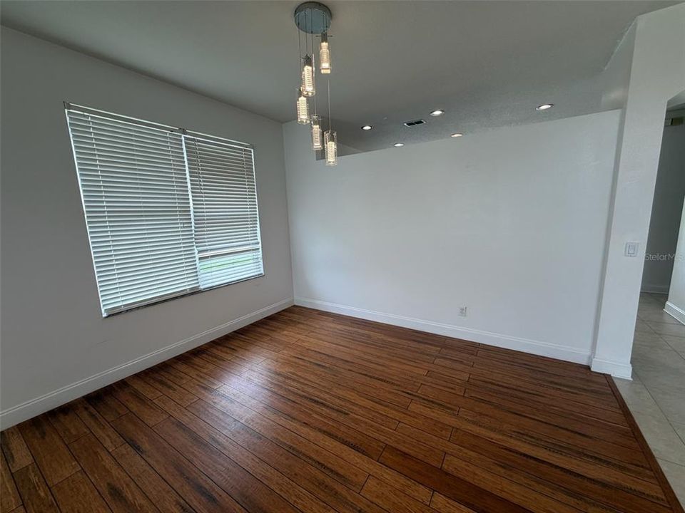 En Venta: $436,500 (4 camas, 2 baños, 2176 Pies cuadrados)