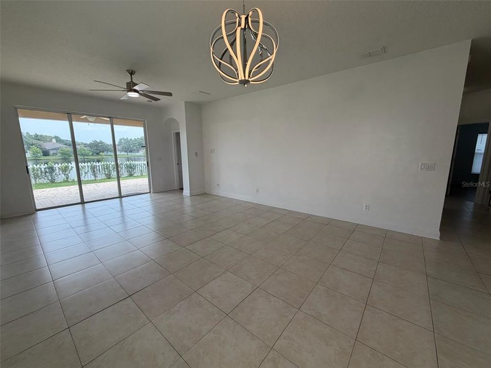 En Venta: $436,500 (4 camas, 2 baños, 2176 Pies cuadrados)