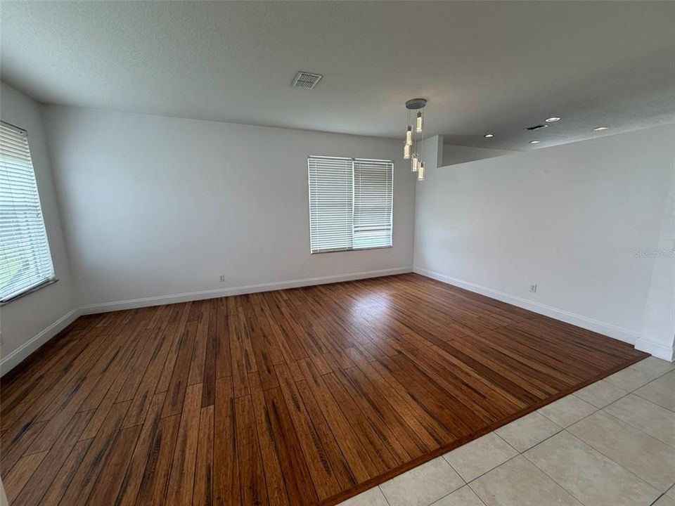 En Venta: $436,500 (4 camas, 2 baños, 2176 Pies cuadrados)