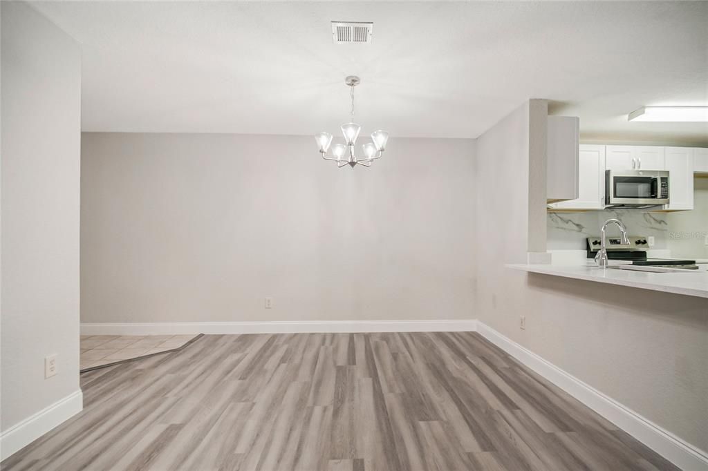 На продажу: $210,200 (2 спален, 2 ванн, 1003 Квадратных фут)