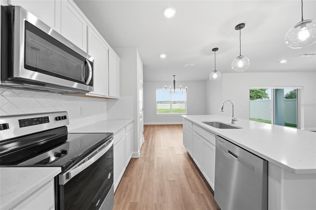 En Venta: $469,900 (5 camas, 3 baños, 2615 Pies cuadrados)