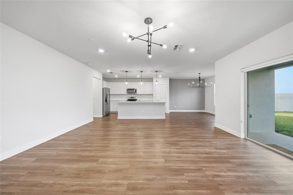 En Venta: $469,900 (5 camas, 3 baños, 2615 Pies cuadrados)