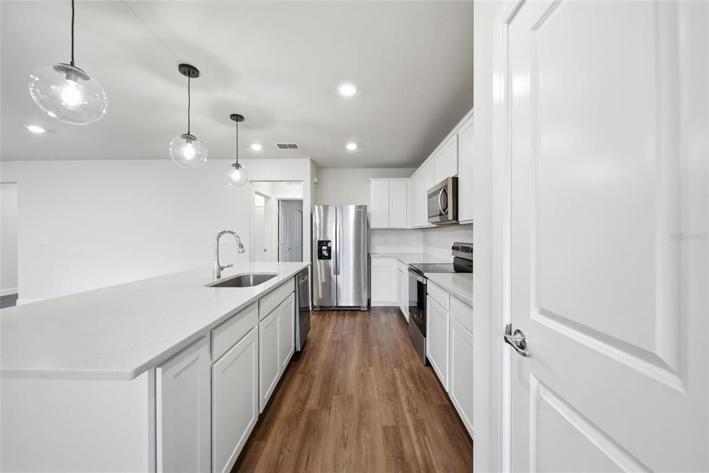 En Venta: $469,900 (5 camas, 3 baños, 2615 Pies cuadrados)
