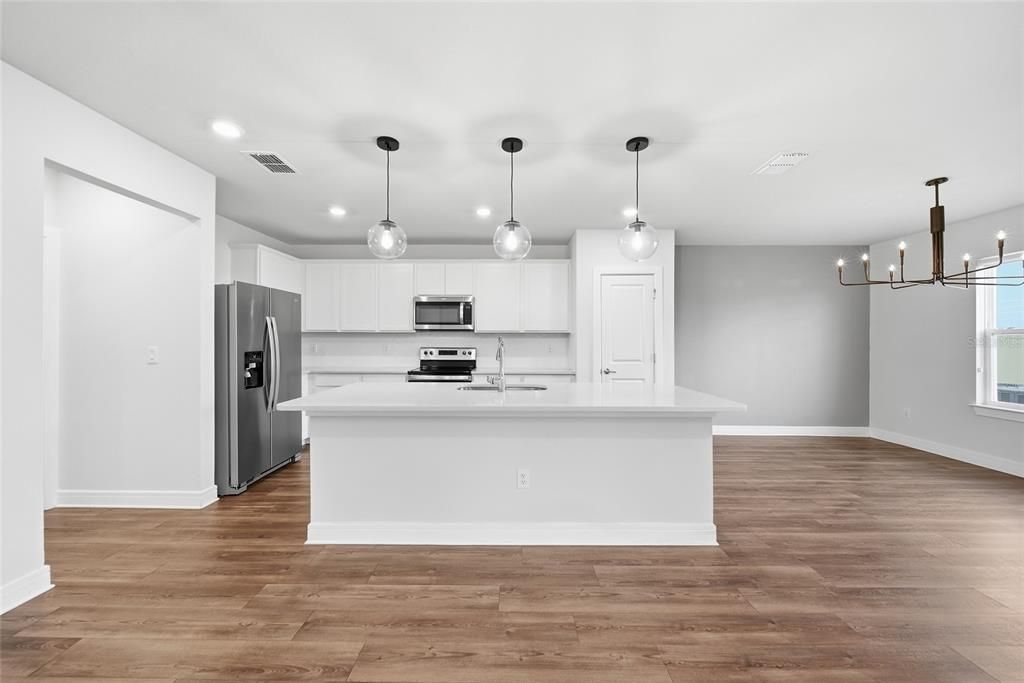 En Venta: $469,900 (5 camas, 3 baños, 2615 Pies cuadrados)