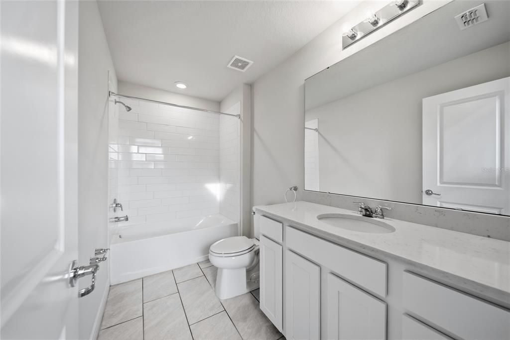 En Venta: $469,900 (5 camas, 3 baños, 2615 Pies cuadrados)