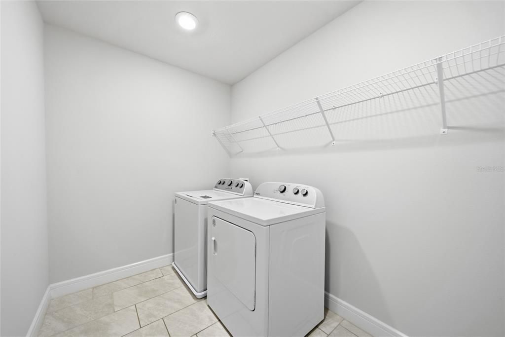 En Venta: $469,900 (5 camas, 3 baños, 2615 Pies cuadrados)