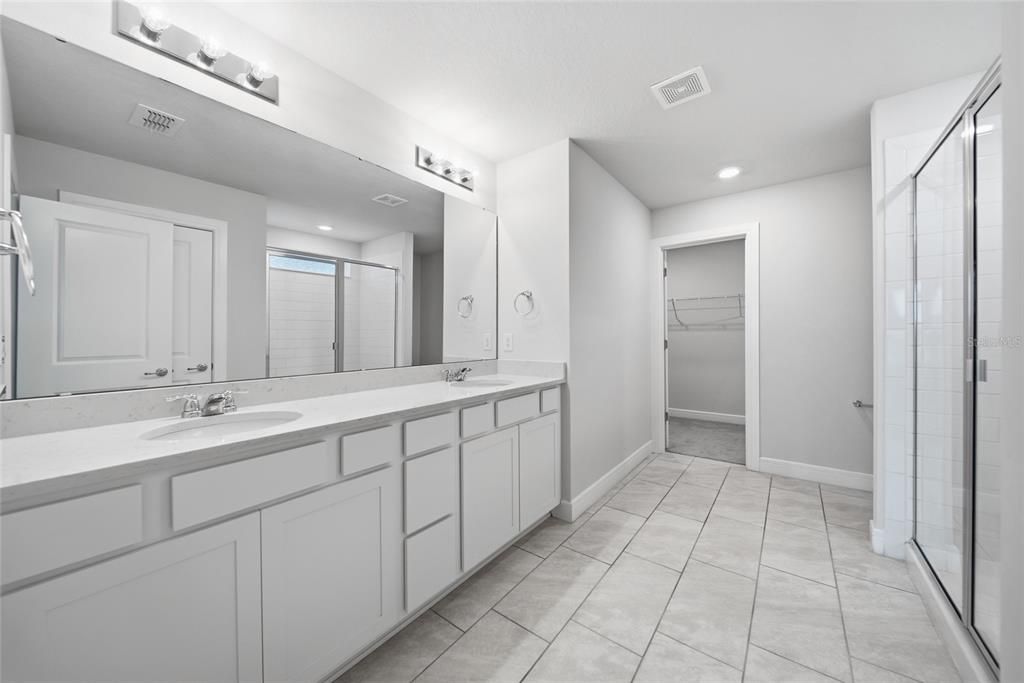 En Venta: $469,900 (5 camas, 3 baños, 2615 Pies cuadrados)