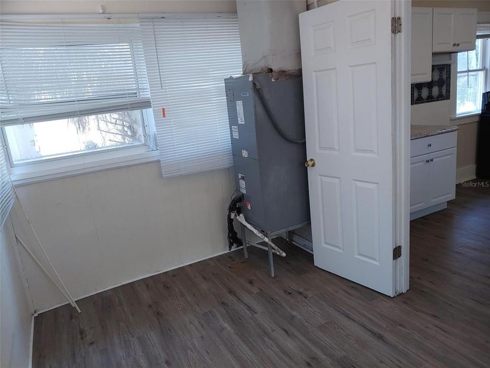 На продажу: $189,900 (2 спален, 1 ванн, 918 Квадратных фут)