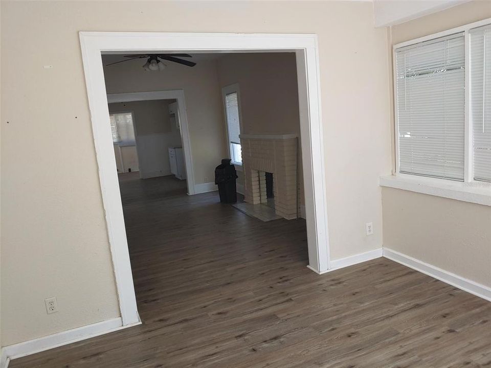 На продажу: $189,900 (2 спален, 1 ванн, 918 Квадратных фут)