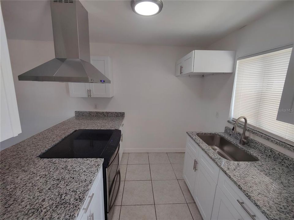 На продажу: $129,900 (2 спален, 1 ванн, 1048 Квадратных фут)
