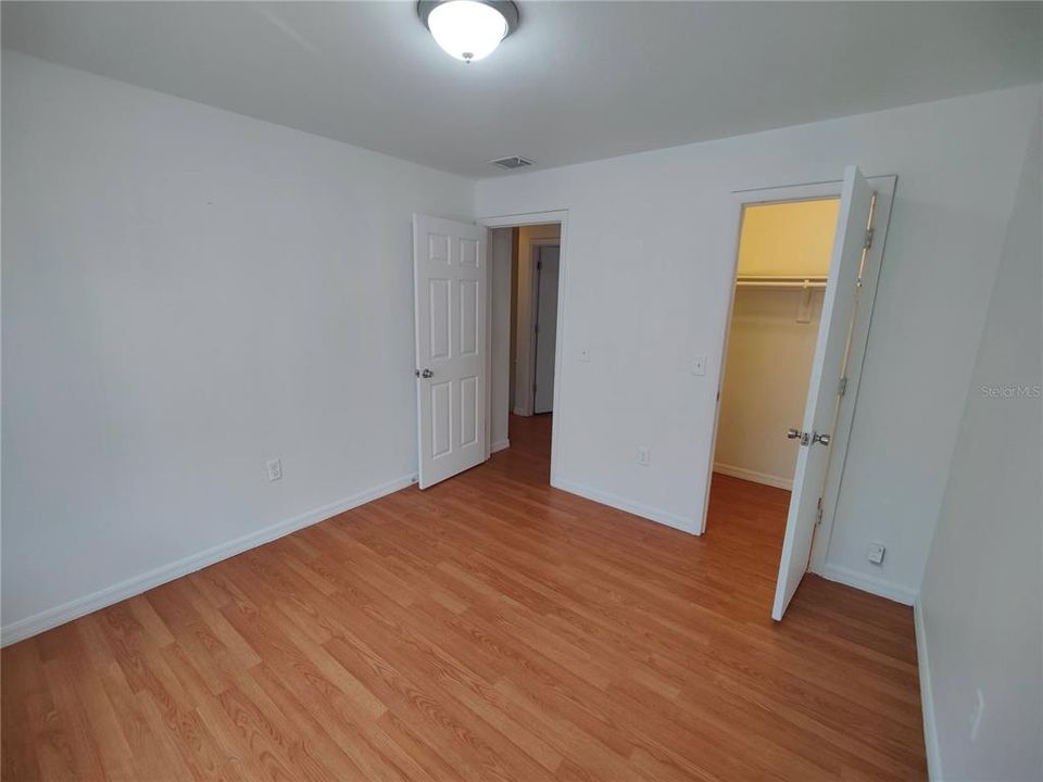 На продажу: $129,900 (2 спален, 1 ванн, 1048 Квадратных фут)