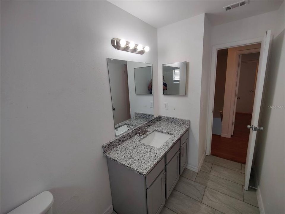На продажу: $129,900 (2 спален, 1 ванн, 1048 Квадратных фут)