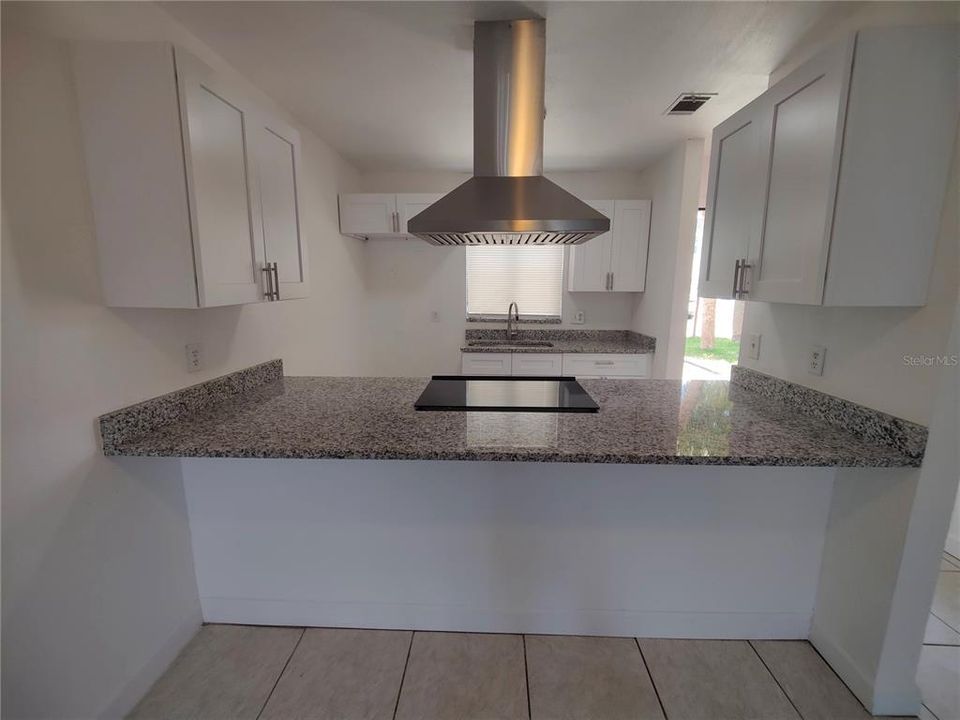 На продажу: $129,900 (2 спален, 1 ванн, 1048 Квадратных фут)