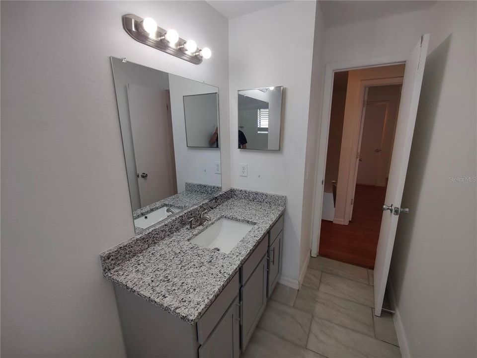 На продажу: $129,900 (2 спален, 1 ванн, 1048 Квадратных фут)