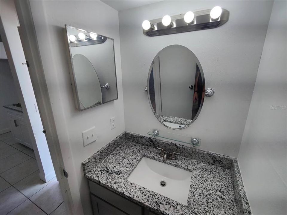 На продажу: $129,900 (2 спален, 1 ванн, 1048 Квадратных фут)