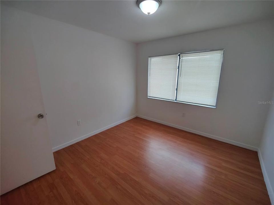 На продажу: $129,900 (2 спален, 1 ванн, 1048 Квадратных фут)