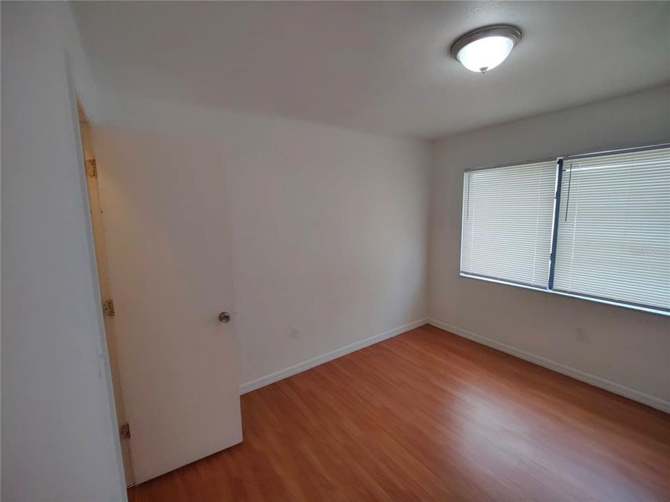 На продажу: $129,900 (2 спален, 1 ванн, 1048 Квадратных фут)