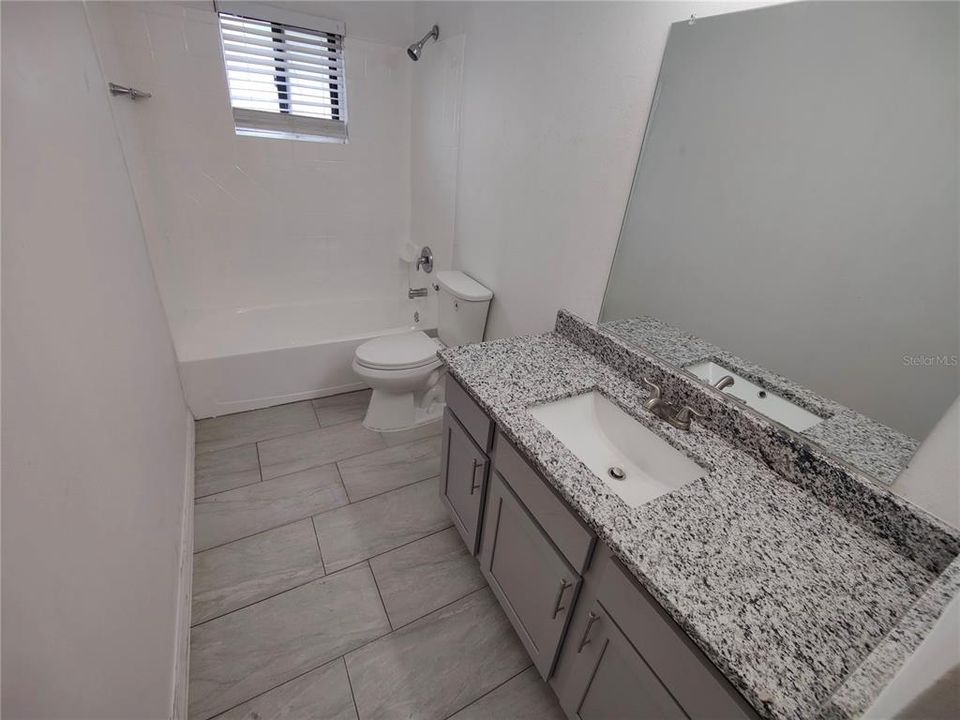 На продажу: $129,900 (2 спален, 1 ванн, 1048 Квадратных фут)