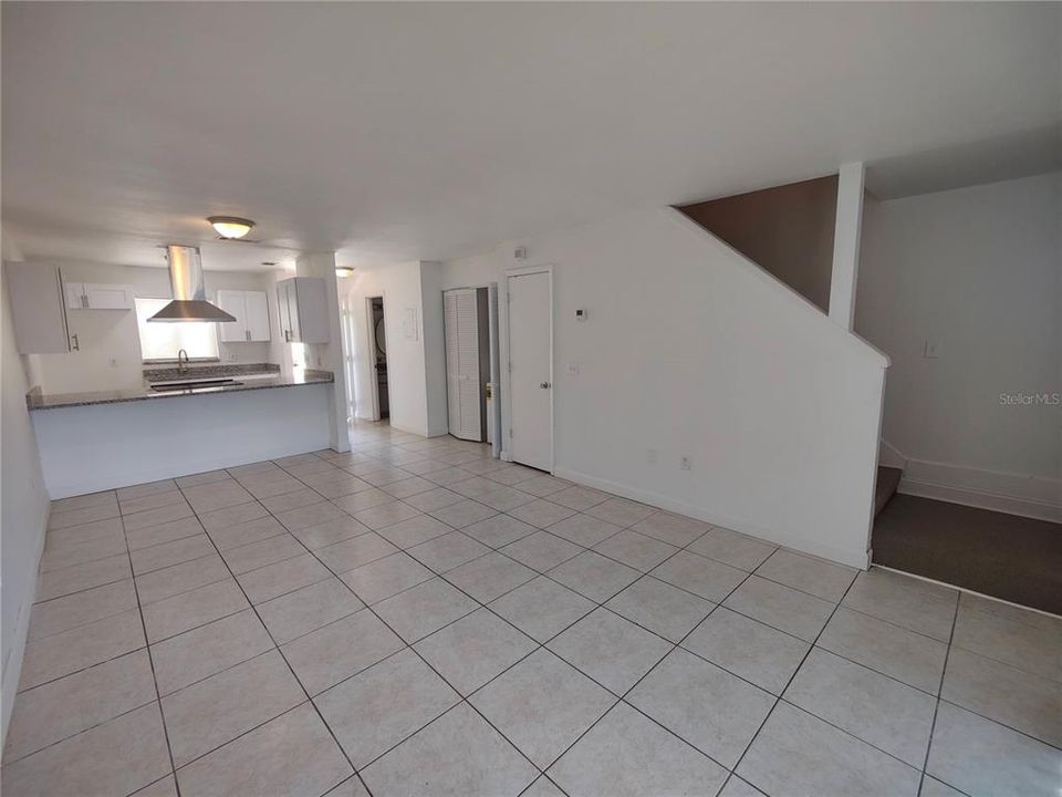 На продажу: $129,900 (2 спален, 1 ванн, 1048 Квадратных фут)