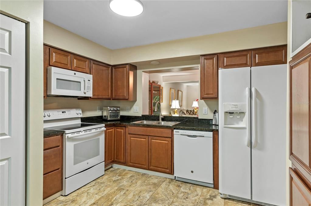 Active With Contract: $325,000 (3 beds, 3 baths, 1860 Square Feet)