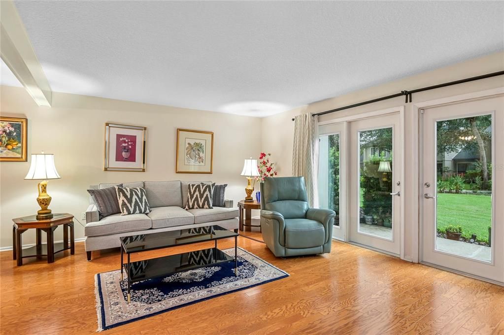Active With Contract: $325,000 (3 beds, 3 baths, 1860 Square Feet)