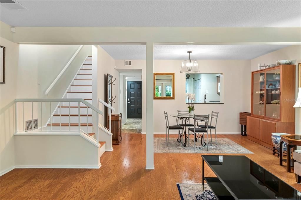 Active With Contract: $325,000 (3 beds, 3 baths, 1860 Square Feet)