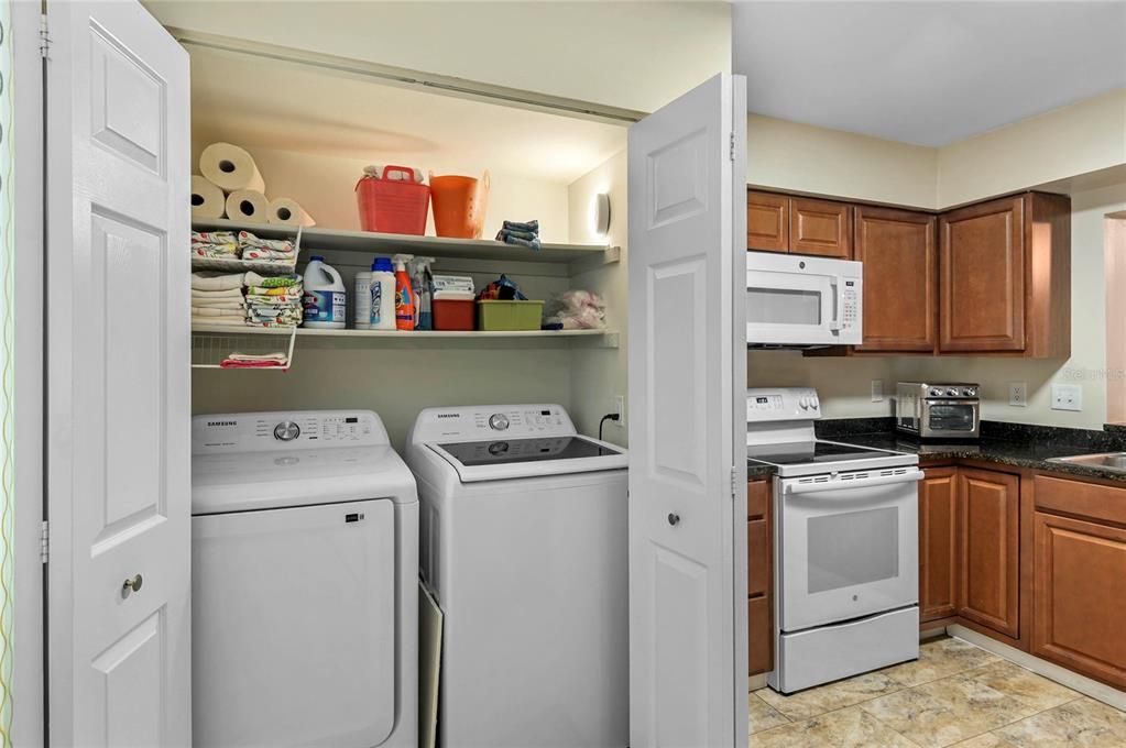 Active With Contract: $325,000 (3 beds, 3 baths, 1860 Square Feet)