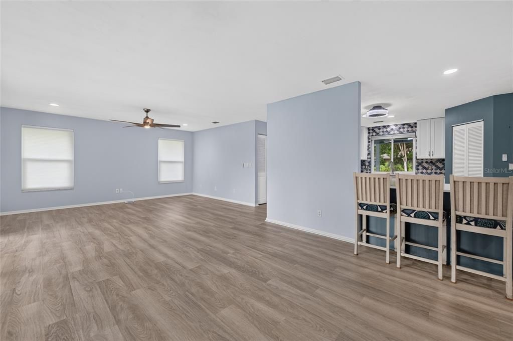 For Sale: $324,900 (2 beds, 2 baths, 1631 Square Feet)