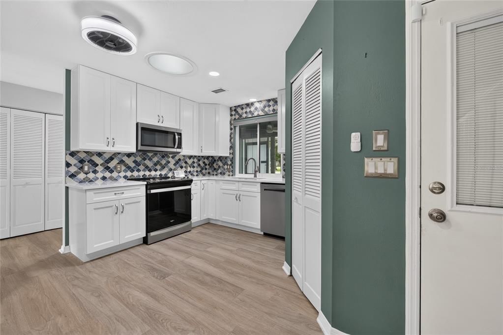 For Sale: $324,900 (2 beds, 2 baths, 1631 Square Feet)