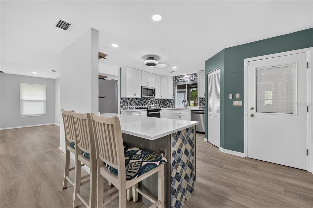 For Sale: $324,900 (2 beds, 2 baths, 1631 Square Feet)