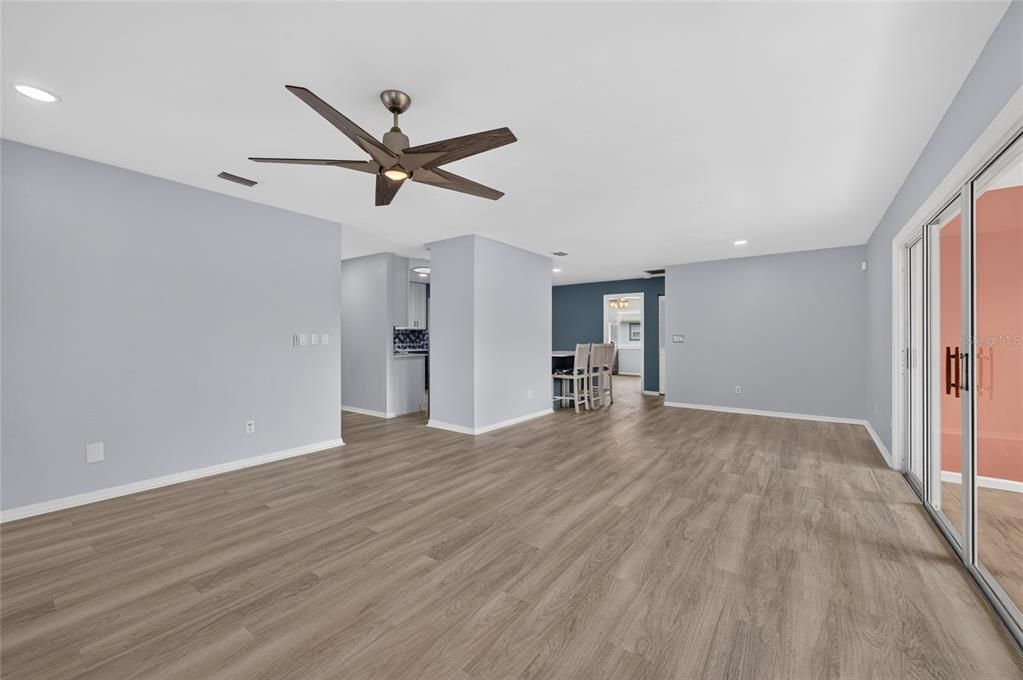 For Sale: $324,900 (2 beds, 2 baths, 1631 Square Feet)