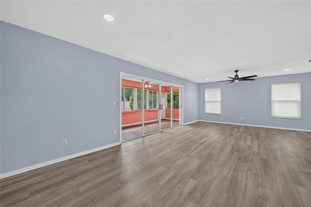 For Sale: $324,900 (2 beds, 2 baths, 1631 Square Feet)