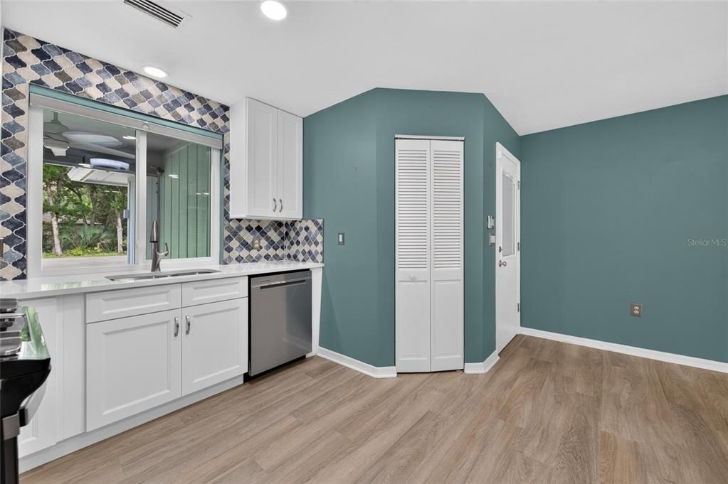 For Sale: $324,900 (2 beds, 2 baths, 1631 Square Feet)