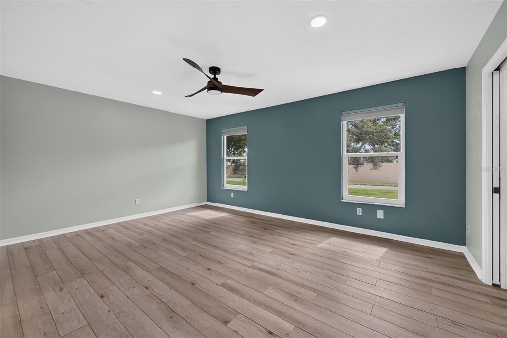 For Sale: $324,900 (2 beds, 2 baths, 1631 Square Feet)