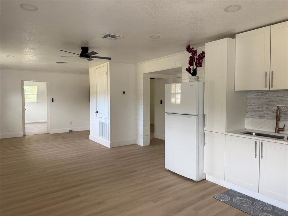 For Sale: $369,900 (5 beds, 2 baths, 1896 Square Feet)
