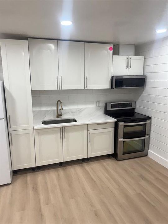 For Sale: $369,900 (5 beds, 2 baths, 1896 Square Feet)