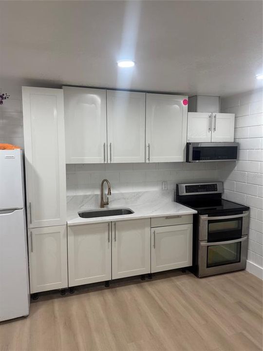 For Sale: $369,900 (5 beds, 2 baths, 1896 Square Feet)