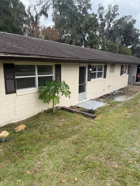 For Sale: $369,900 (5 beds, 2 baths, 1896 Square Feet)