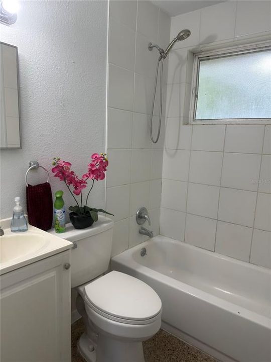 For Sale: $369,900 (5 beds, 2 baths, 1896 Square Feet)