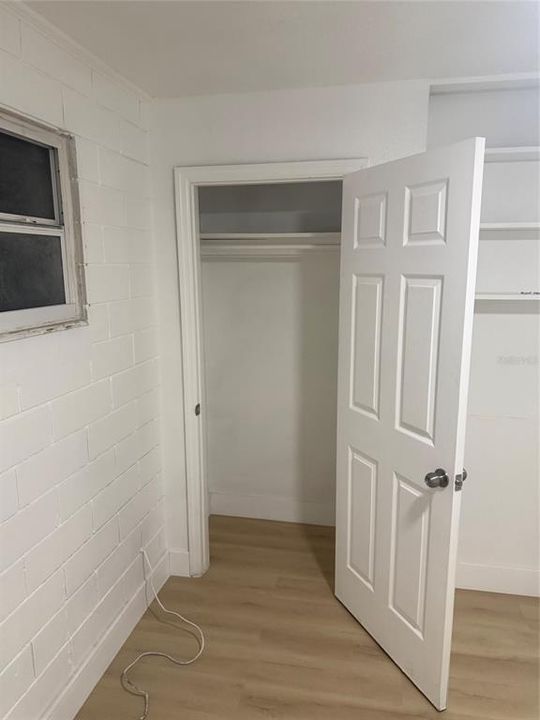For Sale: $369,900 (5 beds, 2 baths, 1896 Square Feet)