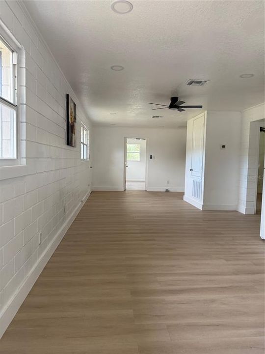 For Sale: $369,900 (5 beds, 2 baths, 1896 Square Feet)