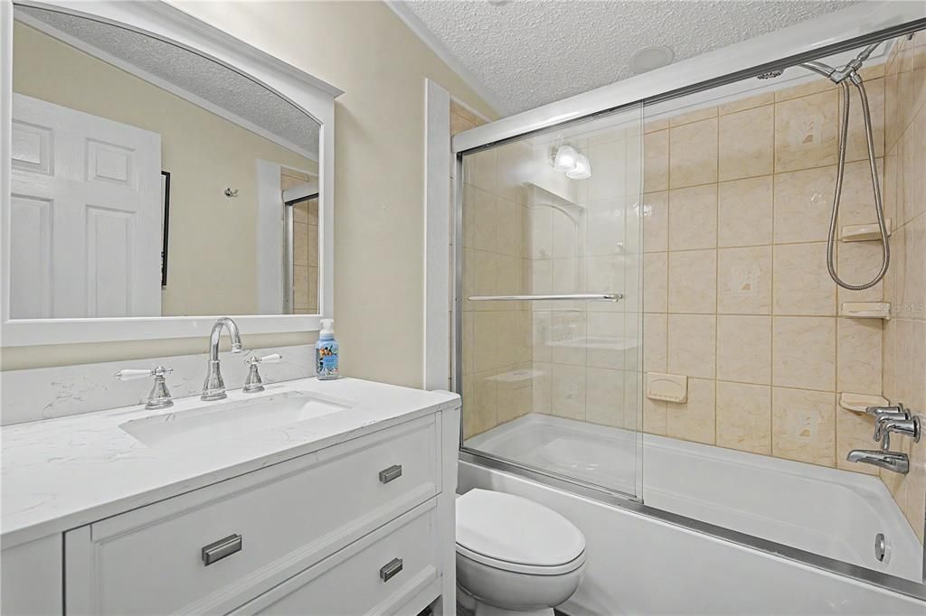 На продажу: $349,900 (3 спален, 2 ванн, 1296 Квадратных фут)